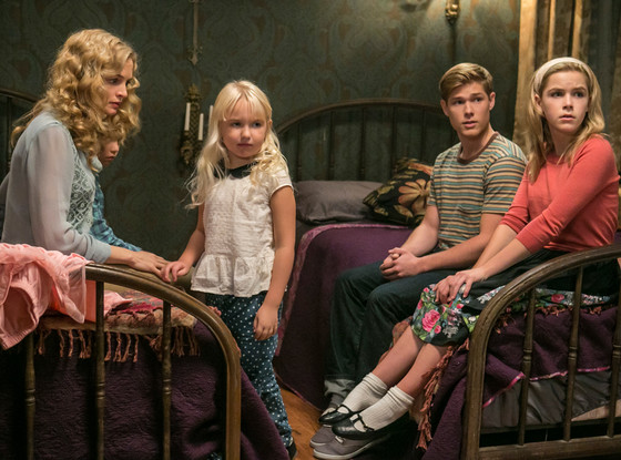 Heather Graham, Kiernan Shipka, Flowers in the Attic Heather Graham, Kiernan Shipka, Flowers in the Attic